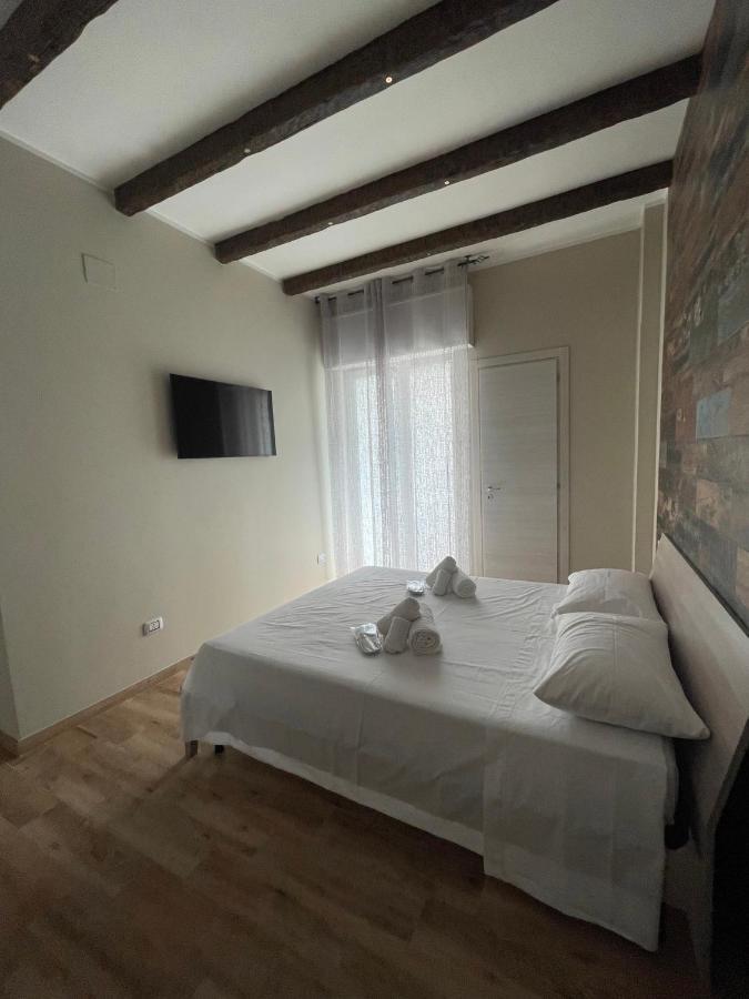 B&B New Paris & Suite Taranto Dış mekan fotoğraf